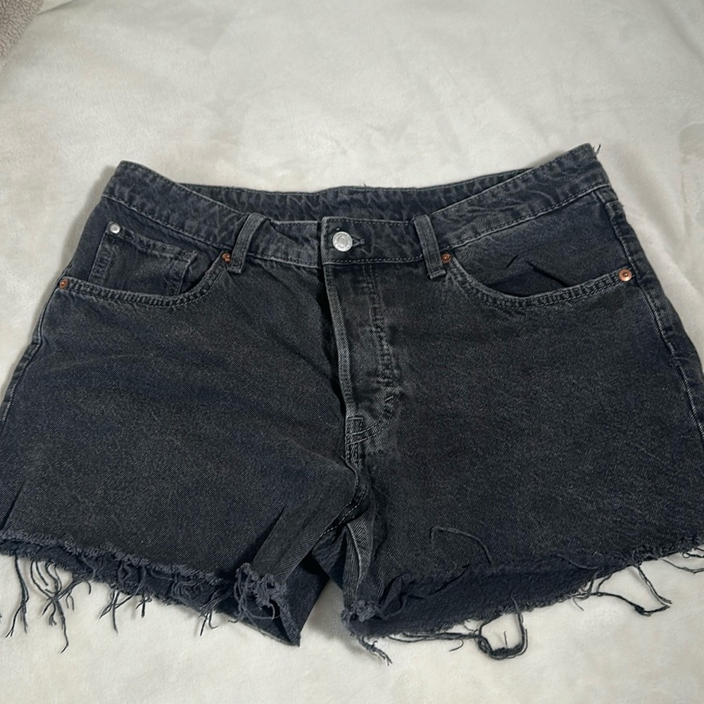 H&M Black 90’s Boyfriend Shorts